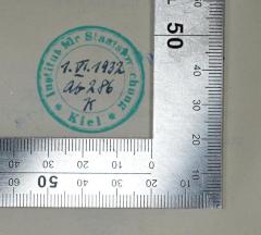 G45 / 3437 (Institut für Staatsforschung), Stempel: Name, Berufsangabe/Titel/Branche, Ortsangabe, Signatur; 'Institut für Staatsforschung Kiel, 1.VI.1932, ab 286 K'. 