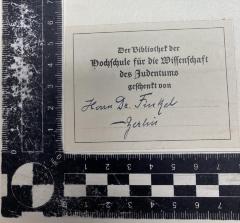 - (Hochschule für die Wissenschaft des Judentums;Bibliothek der Lehranstalt für die Wissenschaft des Judenthums;Lehranstalt für die Wissenschaft des Judenthums), Etikett: Exlibris; 'Der Bibliothek der Hochschule für die Wissenschaft des Judentums geschenkt von Herrn Dr. Finkel Berlin'. 