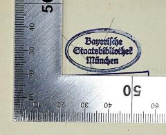 - (Bayerische Staatsbibliothek), Stempel: Ortsangabe, Name; 'Bayerische Staatsbibliothek
München'.  (Prototyp)