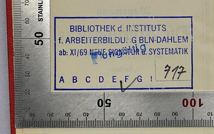 SA 763 : Die Arbeitsgesetze in einem Band (1929);- (Bibliothek des Instituts für Arbeiterbildung Berlin-Dahlem), Stempel: Name, Berufsangabe/Titel/Branche, Ortsangabe, Signatur; 'Bibliothek d. Instituts f. Arbeiterbildung BLN-Dahlem ab: XI/69 Neue Signatur u. Systematik F 717'. 