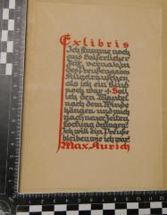 -, Etikett: Exlibris; 'Exlibris
Ich komme noch aus kaiserlicher Zeit, vernahm des Preussenadlers Flügelrauschen, als ich ein Kind noch war. Soll ich den Mantel nach dem Winde hängen und mich nach neuer Zeiten Lockung drängen? Ich will ein Preuße bleiben wie ich war!'