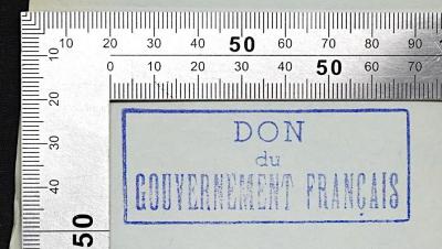 - (Gouvernement Français), Stempel: Besitzwechsel, Name, Berufsangabe/Titel/Branche; 'Don 
du
Gouvernement Français'.  (Prototyp);Be 757 : Les Sociétés de Pensée et la Démocratie Moderne (1919)