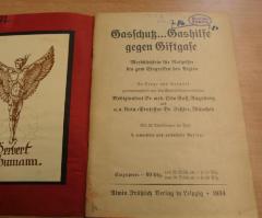 20 08 0213 : Gasschutz ... Gashilfe gegen Giftgase : Merkbüchlein für Nothelfer bis zum Eingreifen des Arztes : in Frage und Antwort (1934)