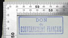 - (Gouvernement Français), Stempel: Besitzwechsel, Name, Berufsangabe/Titel/Branche; 'Don 
du
Gouvernement Français'.  (Prototyp)