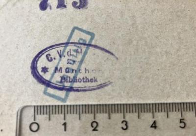 - (Centralverband der Maurer Deutschlands. Zweigverein München. Bibliothek), Stempel: Berufsangabe/Titel/Branche, Ortsangabe; 'C. V. d. M[aurer] [D] 
Zweig [v]
München
Bibliothek'. 