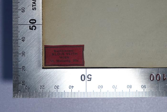 Sz Ab 82 : Victor Adlers Aufsätze, Reden und Briefe (1923);- (Buchbinderei Alois Veith Wien), Etikett: Buchbinder, Name, Ortsangabe; 'Buchbinderei Alois Veith Wien VI, Mollardg. 85a'. 