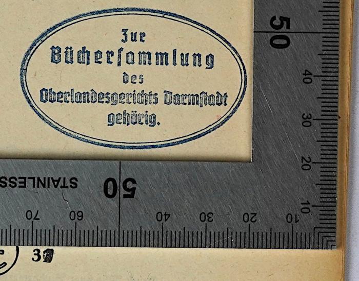 M 900 : Kommunismus ohne Maske (193[...]);-, Stempel: Berufsangabe/Titel/Branche, Ortsangabe; 'Zur Büchersammlung des Oberlandesgerichts Darmstadt gehörig.'