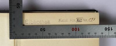M 927 : Revolution der Deutschen (1933);-, Stempel: Berufsangabe/Titel/Branche, Nummer, Signatur; 'Bibliothek Katal. Abt. XXIV Nr. 593'