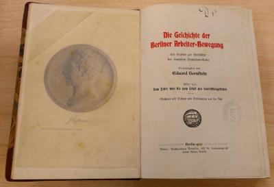 S 7 A 837 : Die Geschichte der Berliner Arbeiter-Bewegung : ein Kapitel zur Geschichte der deutschen Sozialdemokratie ; illustriert mit Bildern und Dokumenten aus der Zeit. Bd. 2. Die Geschichte des Sozialistengesetzes in Berlin.  (1907)