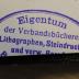 - (Verband der Lithographen, Steindrucker und Verwandten Berufe), Stempel: Name, Berufsangabe/Titel/Branche, Ortsangabe; 'Eigentum
der Verbandsbücherei
d. Lithographen, Steindrucker 
und verw. Berufe
Berlin, Engel-Ufer 15'. 