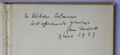 - (Sollmann, Wilhelm), Von Hand: Widmung, Name, Datum; 'To Wilhelm Solmann with [offerbinatic] greetings from Ed[...]st
Xmas 1937'. 
