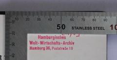- (Hamburgisches Welt-Wirtschafts-Archiv. Bibliothek), Stempel: Berufsangabe/Titel/Branche, Name, Ortsangabe, Datum; 'Hamburgisches Welt-Wirtschafts-Archiv Hamburg 36, Poststraße 19 
28. Nov. 1933
'. 