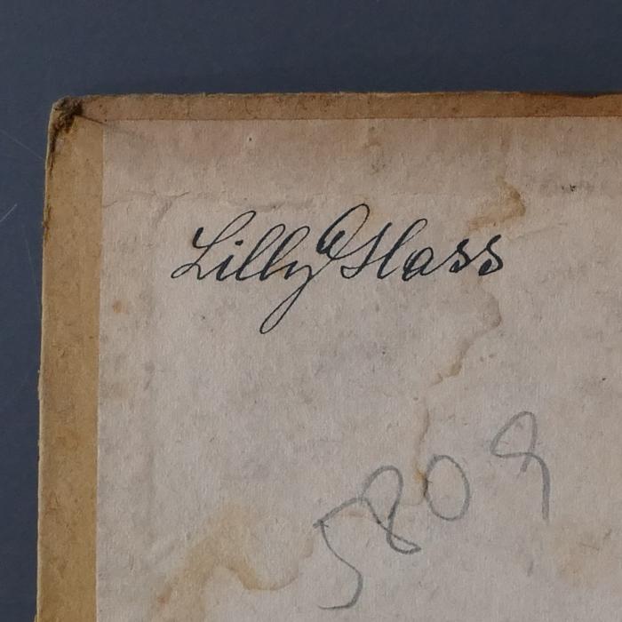 - (Hass, Lilly), Von Hand: Name, Autogramm; 'Lilly Hass'. 