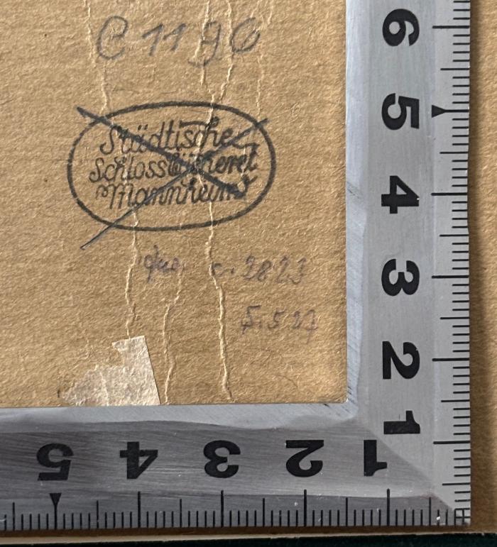 - (Städtische Schlossbücherei Mannheim), Von Hand: Nummer, Datum; 'Inv. C 2823
S. 527'. 