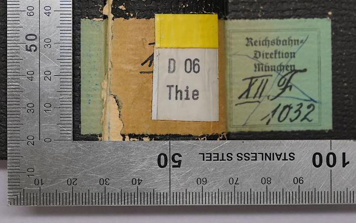 D 06 Thie : Preußische Soldaten (1942);- (Reichsbahndirektion München), Etikett: Berufsangabe/Titel/Branche; 'Reichsbahn=Direktion München XII F. 1032'. 