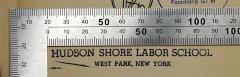 - (Hudson Shore Labor School), Stempel: Berufsangabe/Titel/Branche, Name, Ortsangabe; 'Hudson Shore Labor School West Park, New York'. 