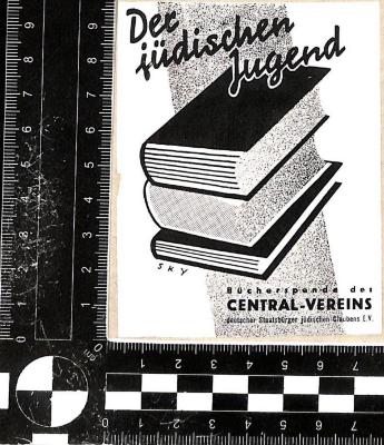 - (Central-Verein Deutscher Staatsbürger Jüdischen Glaubens), Etikett: Exlibris; 'Der jüdischen Jugend. Bücherspende des Central-Vereins deutscher Staatsbürger jüdischen Glaubens E.V.'.  (Prototyp)