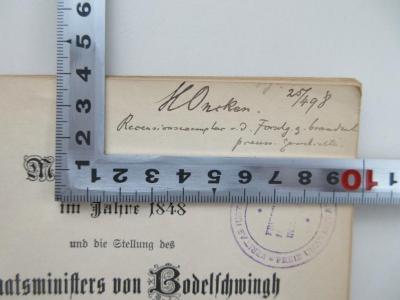 - (Oncken, Hermann), Von Hand: Notiz, Name, Nummer; 'H. Oncken  25/498 
Rezensionsexemplar v. d. Forschg. g.  brandenb. preuss. Geschichte.'. 