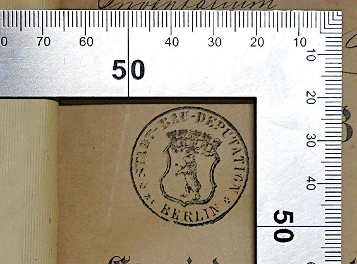 R 41 117-1882-88,1 : Bericht über die Gemeinde-Verwaltung der Stadt Berlin in den Jahren 1882 bis 1888. Erster Teil (1910);-, Stempel: Berufsangabe/Titel/Branche, Ortsangabe; 'Stadt-Bau-Deputation zu Berlin'