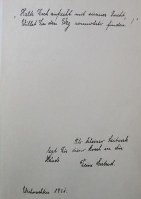 Md 24 3.Ex.: Die Technik des Erfolgs (1931);- (unbekannt;[?], Gertrud), Von Hand: Motto, Widmung, Name, Datum; '"Halte dich aufrecht mit eiserner Zucht,
Willst Du den Weg sonnwärts finden!"

Als kleines Leitwerk legt Dir dieses Buch in die Hände
Deine Gertrud.

Weihnachten 1931.'. 