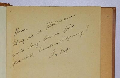 D 913 : Der Wirtschaftskampf der USA um Süd- und Mittelamerika (1942);- (Feldmann, Hans von), Von Hand: Widmung, Name; 'Herrn Ob.reg.rat von Feldmann mit herzl. Dank für freundl. Unterstützung! Der Verf.'. 