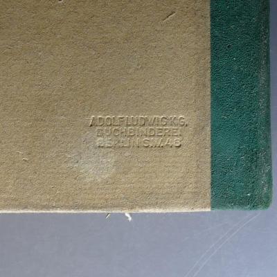 - (Buchbinderei Adolf Ludwig), Prägung: Buchbinder; 'Adolf Ludwig KG,
Buchbinderei 
Berlin S.W. 48'.  (Prototyp)