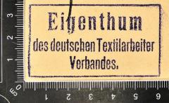 - (Deutscher Textilarbeiter-Verband), Stempel: Berufsangabe/Titel/Branche; 'Eigenthum des deutschen Textilarbeiter Verbandes.'. 