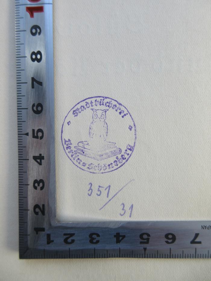 - (Stadtbücherei (Schöneberg, Berlin)), Stempel: Berufsangabe/Titel/Branche, Nummer; 'Stadtbücherei Berlin-Schöneberg 351/31'. 