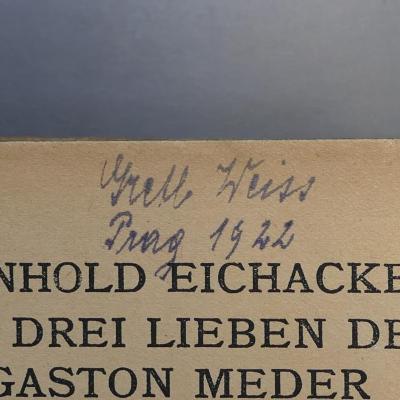 - (Weiss, Gretl), Von Hand: Exlibris, Name; 'Gretl Weiss 
Prag 1922'. 