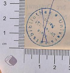 - (Freie Universität Berlin), Stempel: ; 'Universitätsbibliothek Freie Universität Berlin'.  (Prototyp)