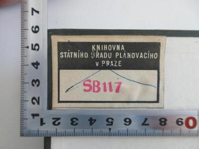 - (Bibliothek des Staatlichen Planungsamtes in Prag (Knihovna státního úřadu plánovacího v Praze)), Etikett: Berufsangabe/Titel/Branche, Signatur; 'Knihovna Státního úřadu Plánovacího v Praze ; SB 117'. 