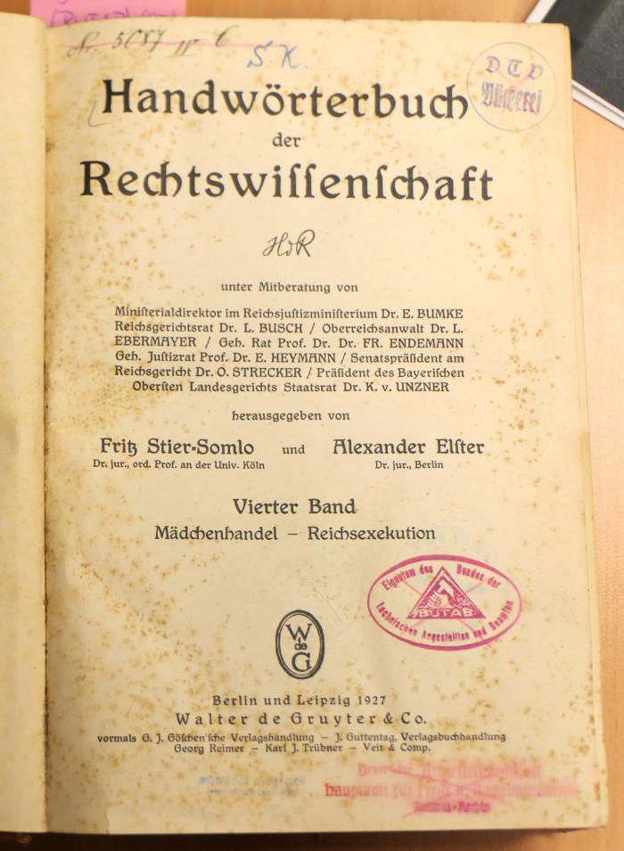 H jur001stie-4+2 : Handwörterbuch der Rechtswissenschaft. – 4. Mädchenhandel – Reichsexekution. - Berlin [u.a.] : Walter de Gruyter, 1927. - X, 798 Seiten (1927)