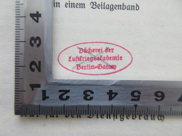 - (Bücherei der Luftkriegsakademie Berlin-Gatow), Stempel: Berufsangabe/Titel/Branche, Inventar-/ Zugangsnummer; 'Bücherei der Luftkriegsakademie Berlin-Gatow'.  (Prototyp)