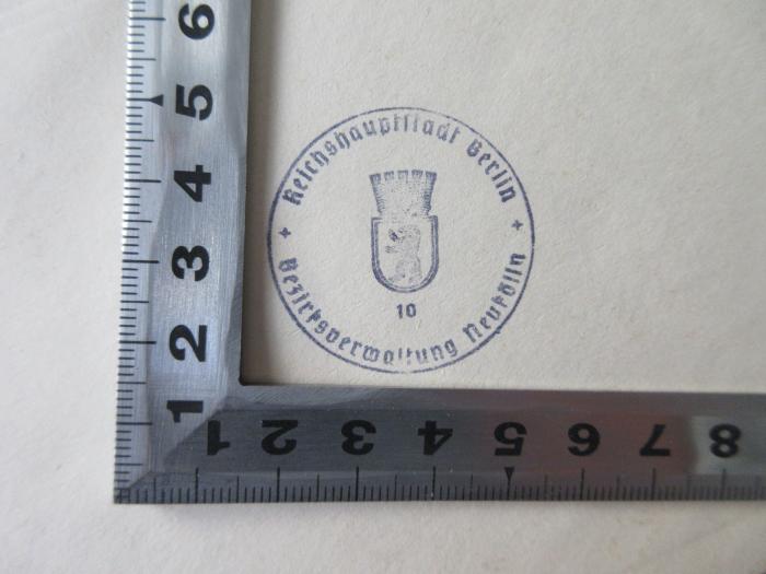 - (Bezirksamt Neukölln), Stempel: Berufsangabe/Titel/Branche; 'Reichshauptstadt Berlin Bezirksverwaltung Neukölln 10'.  (Prototyp)