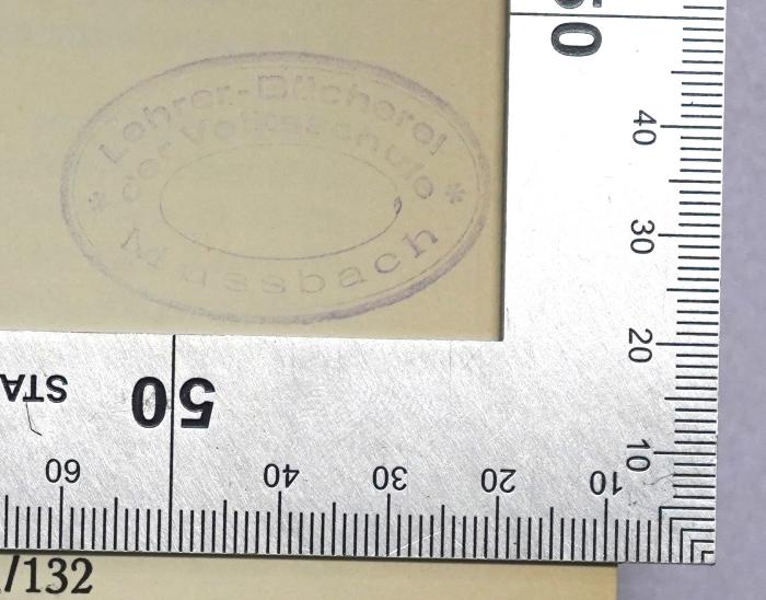 Gb 02-1<3>a;Gb 02-3<3>a ; ;: Deutsche Reichsgeschichte in Dokumenten. Band 1 und 3 (1934);-, Stempel: Berufsangabe/Titel/Branche, Ortsangabe; 'Lehrer-Bücherei der Volksschule Massbach'