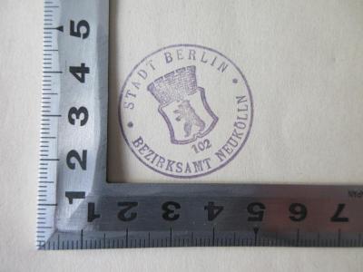 - (Bezirksamt Neukölln), Stempel: Berufsangabe/Titel/Branche; 'Stadt Berlin Bezirksamt Neukölln 102'.  (Prototyp)