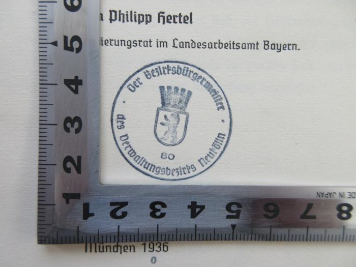 - (Bezirksamt Neukölln), Stempel: Berufsangabe/Titel/Branche; 'Der Bezirksbürgermeister des Verwaltungsbezirks Neukölln 80'.  (Prototyp)