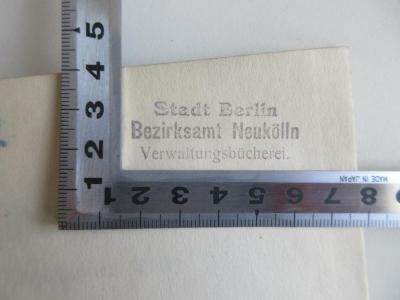 - (Bezirksamt Neukölln), Stempel: Berufsangabe/Titel/Branche; 'Stadt Berlin Bezirksamt Neukölln Verwaltungsbücherei'.  (Prototyp)