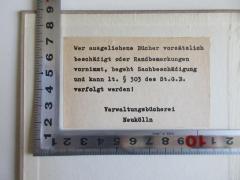 - (Bezirksamt Neukölln), Etikett: Notiz; 'Wer ausgeliehene Bücher vorsätzlich beschädigt oder Randbemerkungen vornimmt, begeht Sachbeschädigung und kann lt. § 303 des St.G.B. verfolgt werden! Verwaltungsbücherei Neukölln'.  (Prototyp)