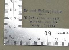 - (Hühns, Walburg;Langner, Walburg), Stempel: Name, Berufsangabe/Titel/Branche, Ortsangabe, ; 'Dr. med. Walburg Hühns Ärztin (1) Berlin-Charlottenburg 5 Windscheidstr. 20 Fernspr.: 32 08 87'. 