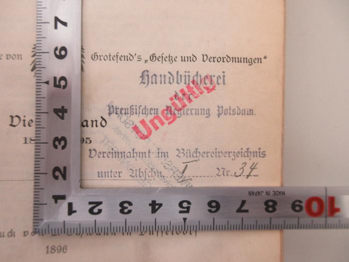 - (Handbücherei der Preußischen Regierung Potsdam), Stempel: Berufsangabe/Titel/Branche, Nummer; 'Handbücherei der Preußischen Regierung Potsdam vereinnahmt im Bücherverzeichnis unter Abschn. I Nr. 34'.  (Prototyp)