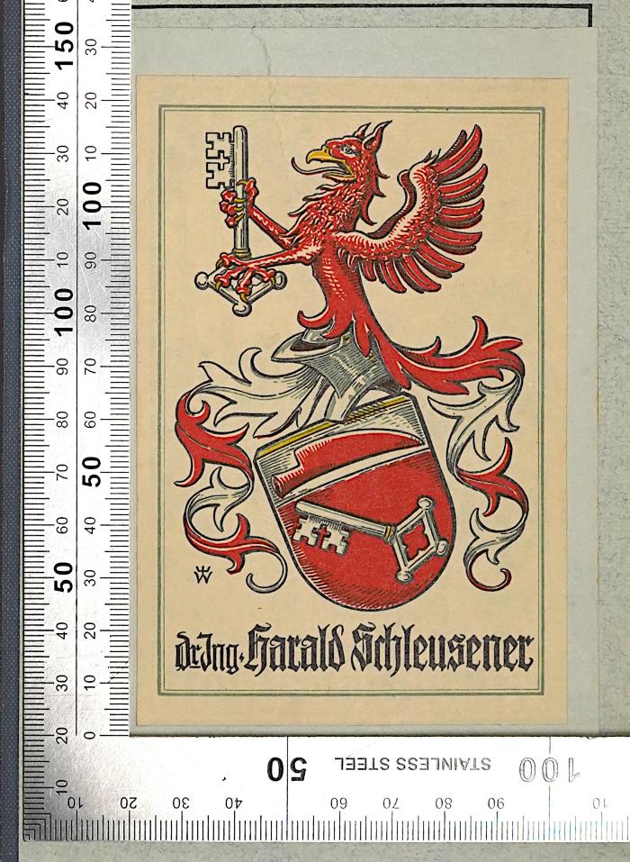 D 534 : Die Haupttheorien der Volkswirtschaftslehre auf dogmengeschichtlicher Grundlage (1911);- (Schleusener, Harald), Etikett: Exlibris, Wappen, Name; 'Dr. Ing. Harald Schleusener'. 