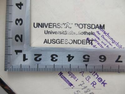 - (Universitätsbibliothek Potsdam), Stempel: Berufsangabe/Titel/Branche, Ortsangabe; 'Universität Potsdam Universitätsbibliothek 
AUSGESONDERT'.  (Prototyp)