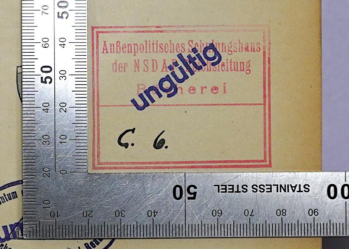 - (Außenpolitisches Schulungshaus der NSDAP Reichsleitung Bücherei), Stempel: Berufsangabe/Titel/Branche; 'Außenpolitisches Schulungshaus der NSDAP Reichsleitung Bücherei'.  (Prototyp);Da 264 : Volkswirtschaft, Arbeitsrecht und Sozialversicherung der Schweiz (1925)