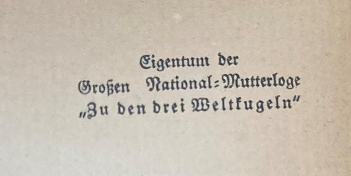 - (Große National-Mutterloge Zu den drei Weltkugeln),  Notiz'Eigentum der Großen National-Mutterloge "Zu den drei Weltkugeln"'.  (Prototyp)