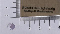 - (Hübel & Denck (Firma)), Stempel: Name; 'Hübel & Denck Leipzig Kgl. Bayr. Hofbuchbinderei'.  (Prototyp)