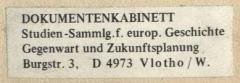 - (Dolezalek, Alexander), Etikett: Exlibris; 'DOKUMENTENKABINETT Studien-Sammlg. f. europ. Geschichte Gegenwart und Zukunftsplanung Burgstr. 3, D 4973 Vlotho/W.'. 