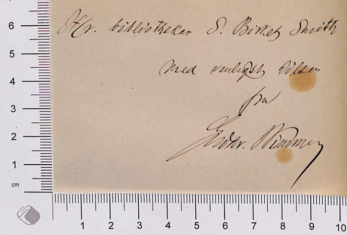 - (Wimmer, Ludwig), Von Hand: Widmung; 'Hr. bibliothekar S. [ein unleserliches Wort] Smith med  [noch zu transkribieren] fra[?] Ludw. Wimmer'. 