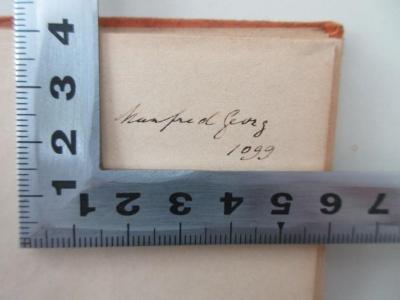 - (George, Manfred), Von Hand: Autogramm, Nummer; 'Manfred Georg
1099'. 