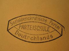 - (Sozialdemokratische Partei Deutschlands. Parteischule), Stempel: Name, Berufsangabe/Titel/Branche; 'Parteischule Sozialdemokratische Partei Deutschlands'.  (Prototyp)